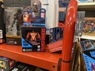 Transformers News: First US Sighting of Studio Series Core Class 86 Rumble and DOTM Bumblebee