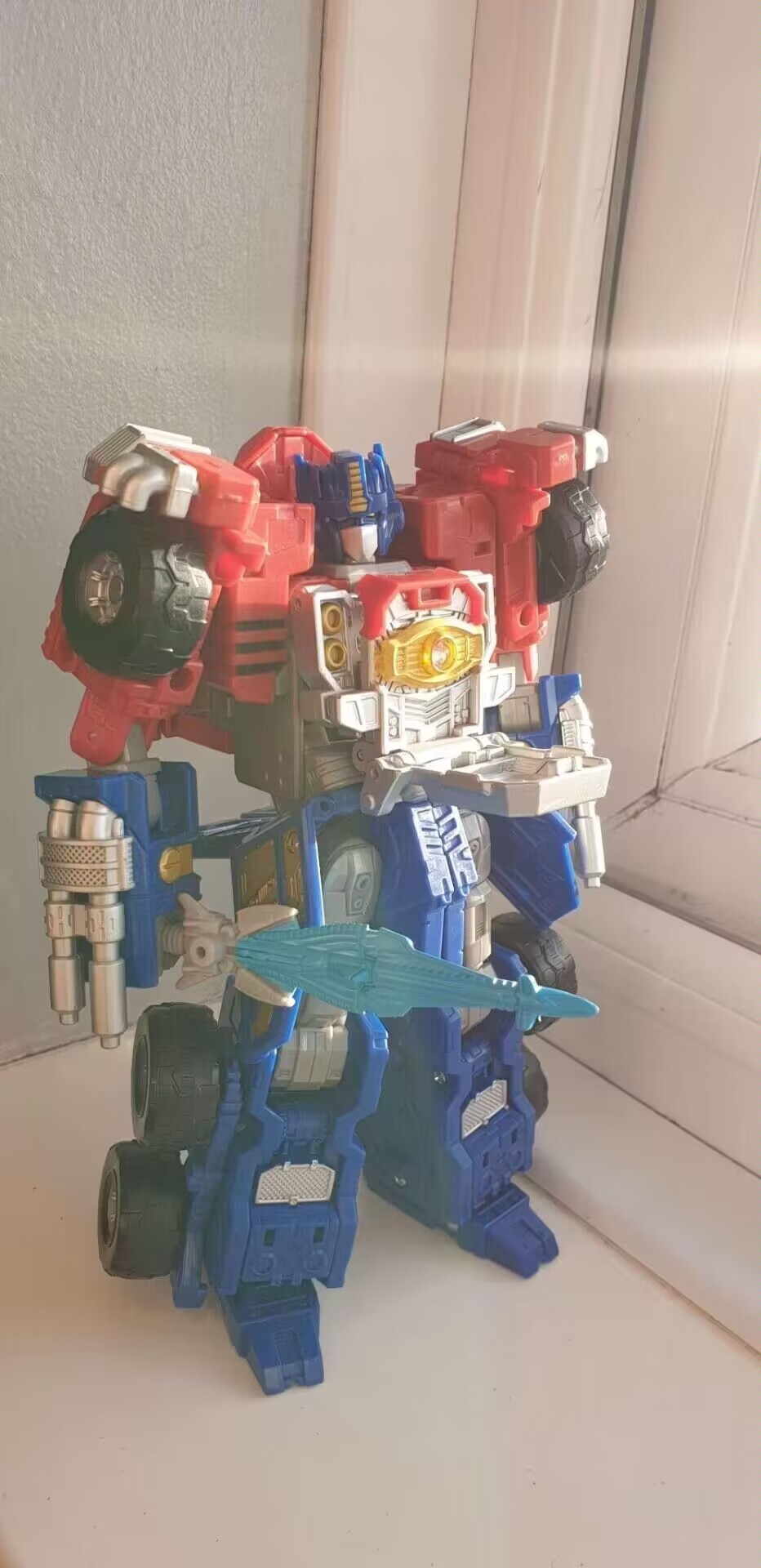 Transformers News: More Images of Legacy Commander Armada Prime Show All Modes, Size Comparisons and Removable Matrix