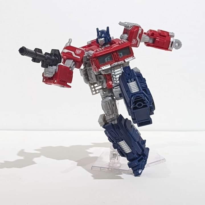 Transformers: Reactivate Optimus Prime and Soundwave Figures