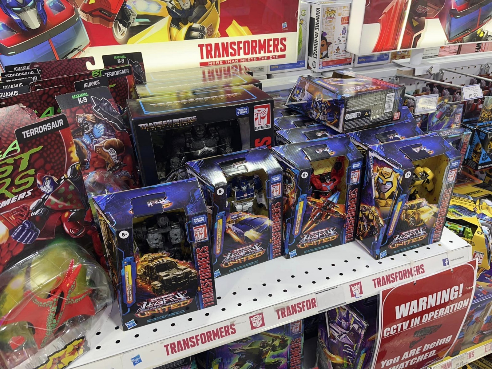 First Wave of Legacy United Deluxes out in Singapore - Transformers