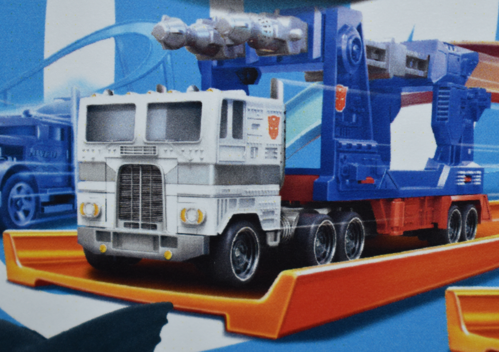 Images of Hotwheels' Transformers Ultra Magnus Reveal